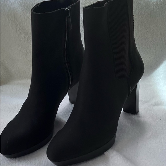 Donald J Pliner Women ESRA Black Nappa insert Stretch panel Suede Boot Size 9.5 - Picture 1 of 9